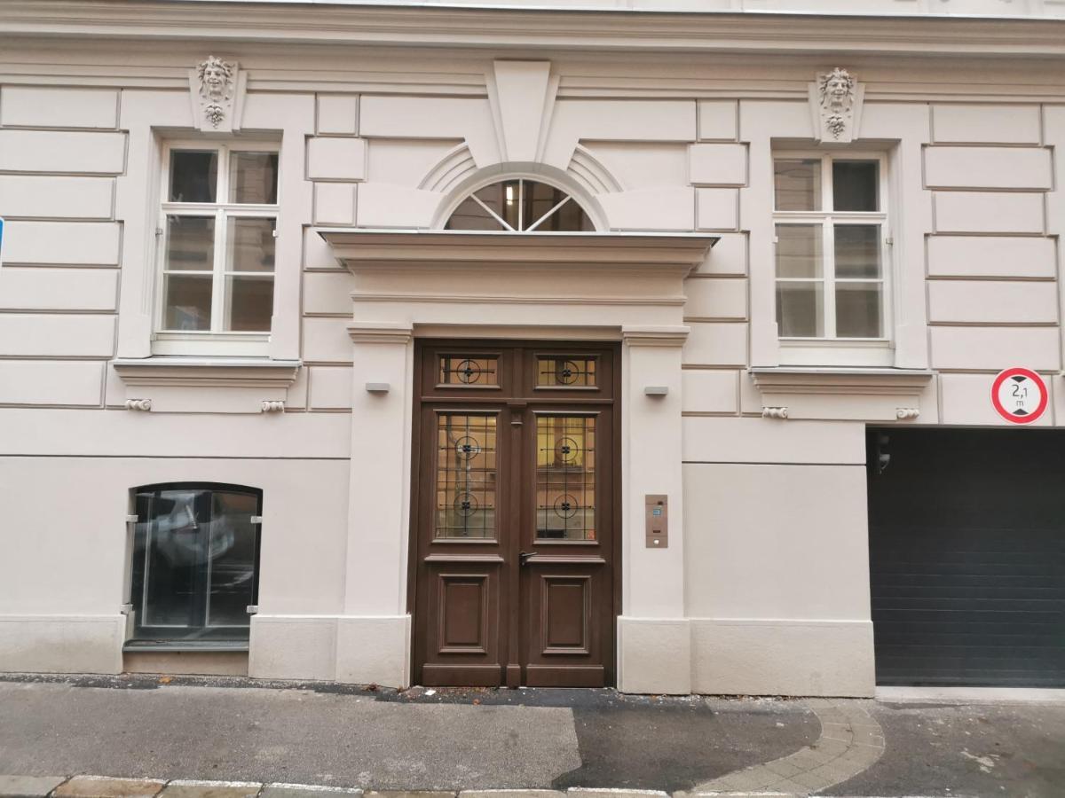 City Castle Apartments Free Parking Bratislava Exterior photo